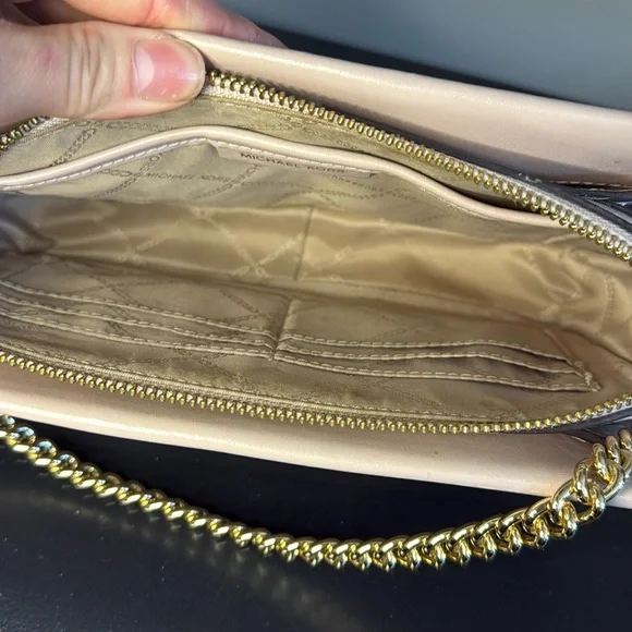 Michael Kors Cream Gold Crossbody Bag with Sleek Design - Picture 9 of 9